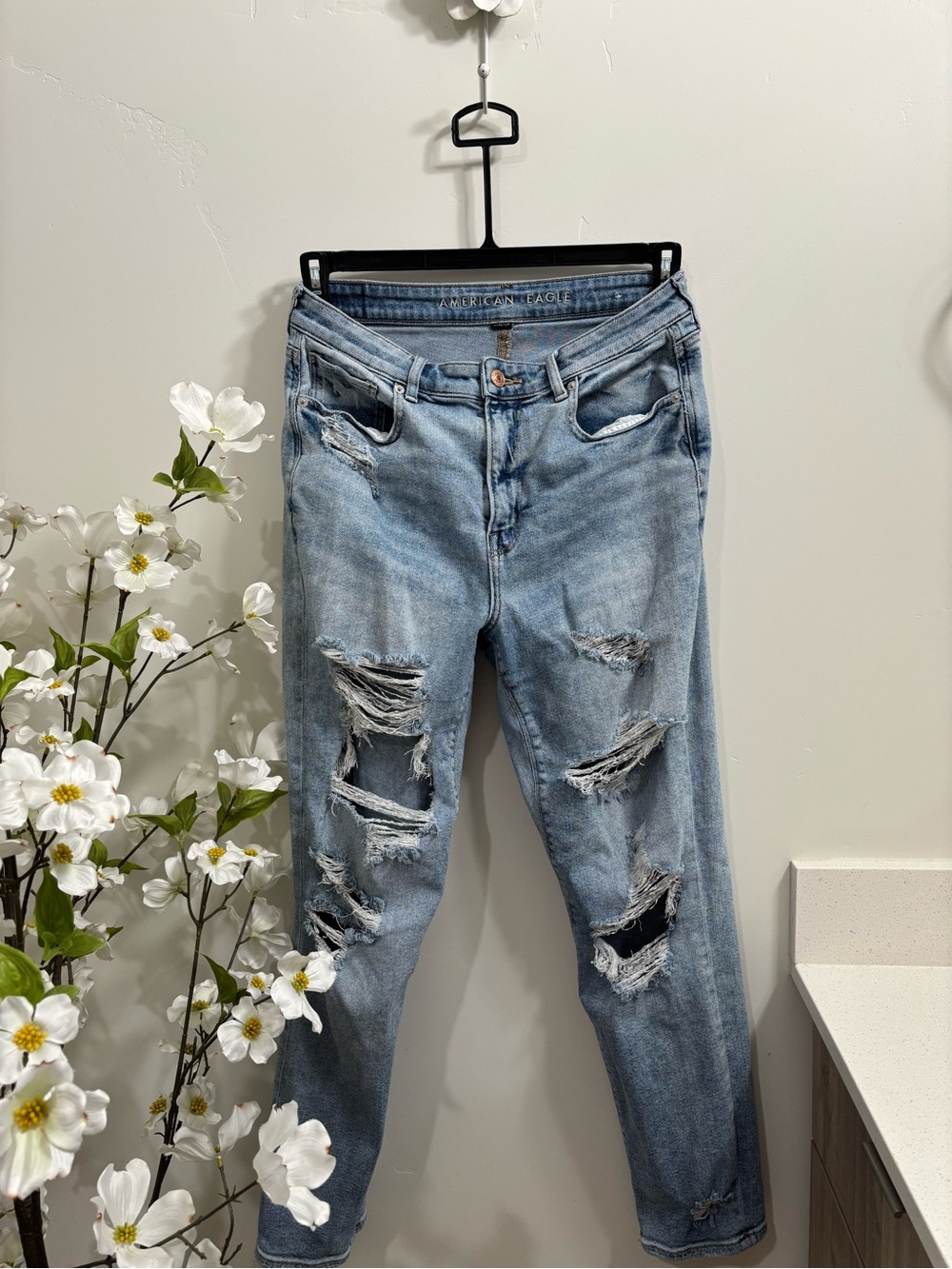 American Eagle Mom Jeans Size 8